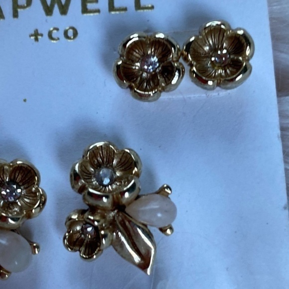 Anthropologie Gold flower Stud Earrings - Picture 5 of 5